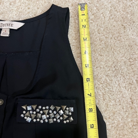 Women’s Decree V neck button detailed tank size Small - Picture 8 of 8